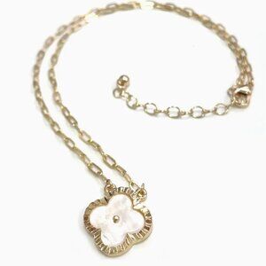 Diacut Clover Mother of Pearl Pendant Chain Neckace